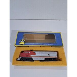 AHM 5028 Train HO Gauge Model Railroad Santa Fe Fairbank Diesel Locomotive w/Box